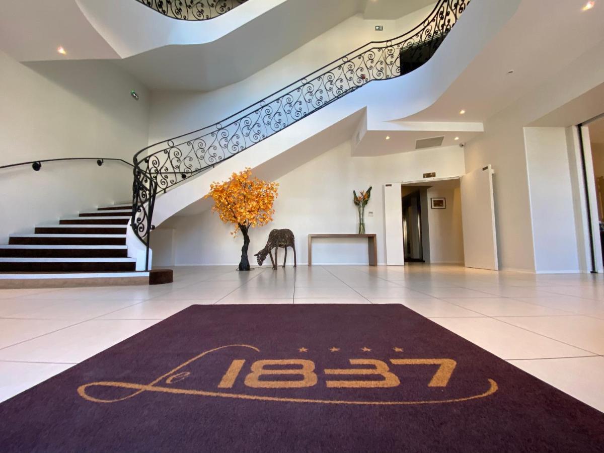 Le 1837 Aparthotel Saint-Affrique Exterior photo